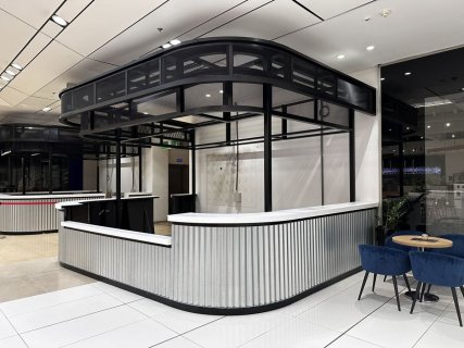 Prodejní kiosky v obchodním centru Trnava